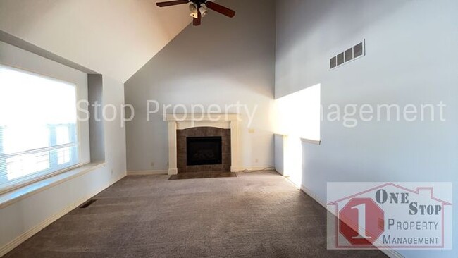 Building Photo - 5 Bedroom, 3.5 Bathroom home with 3 Car Ga...