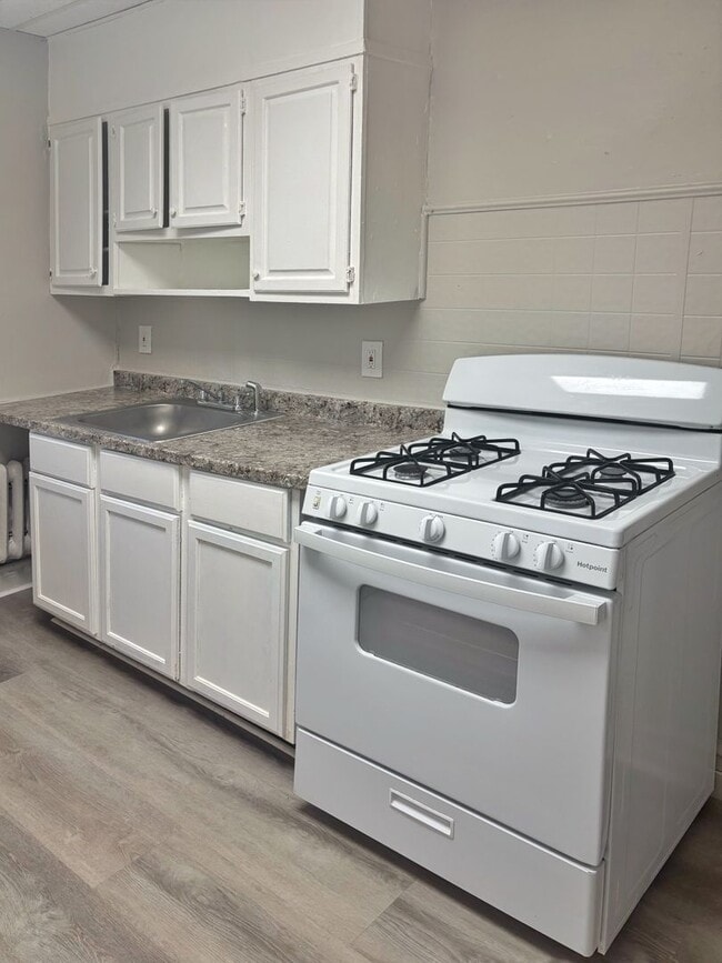 Building Photo - 448 N 6th St