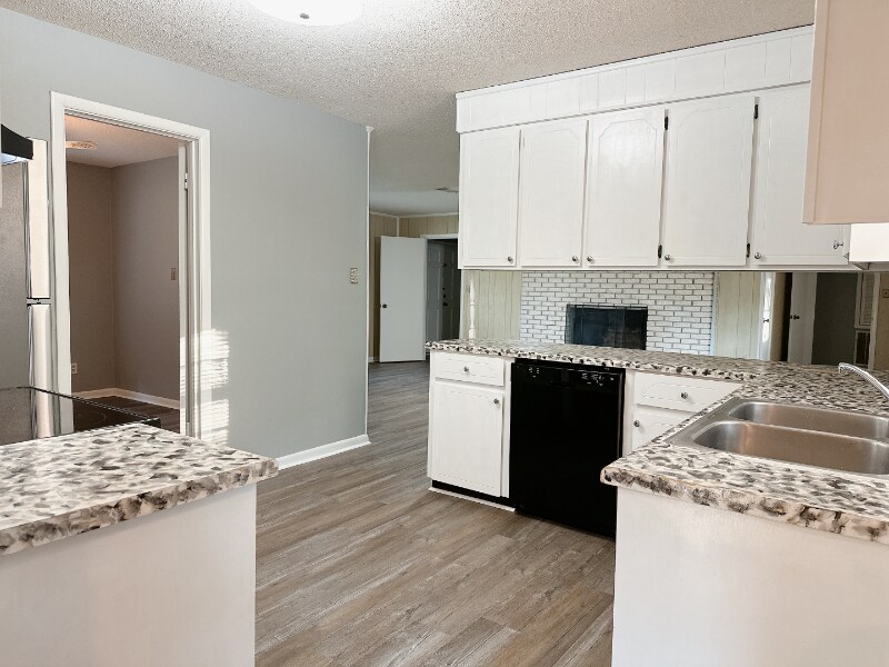 Building Photo - 233 Markwood Dr