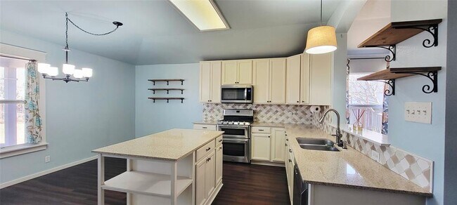 Building Photo - 750 Caylor Cove