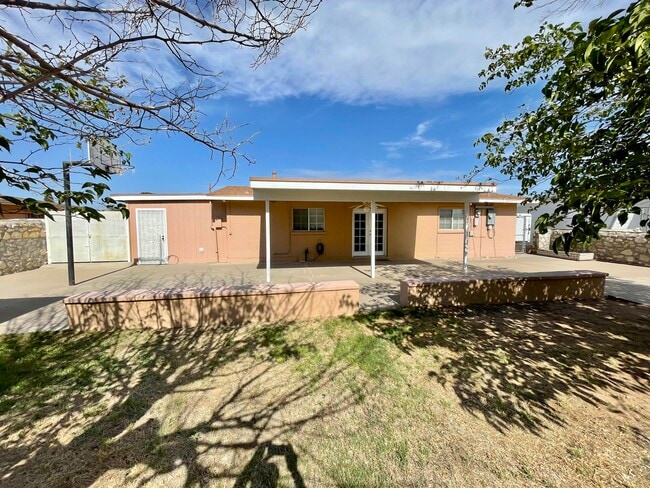 Building Photo - 2712 Hawick Rd