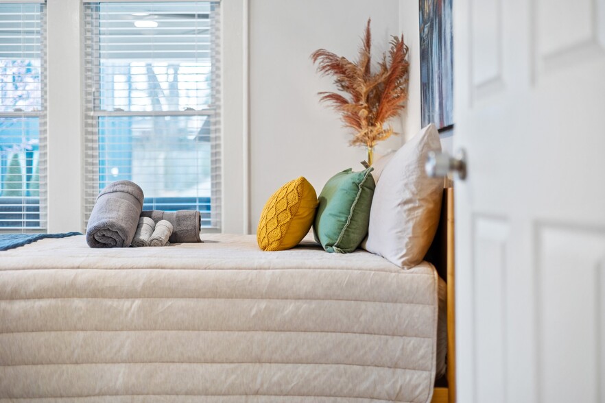 Building Photo - 1146 Wade St NE