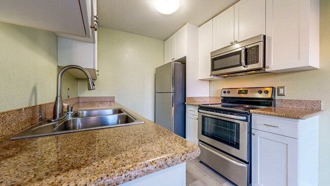 Building Photo - Cozy 1 bedroom 1 bath end unit condo with 1 car garage and private patio located next to Peterson...