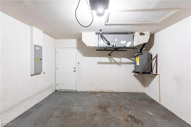 Building Photo - 2130 NE 8th Pl