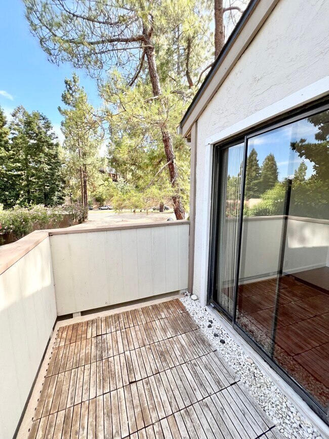 Building Photo - 250 Chilpancingo Pkwy
