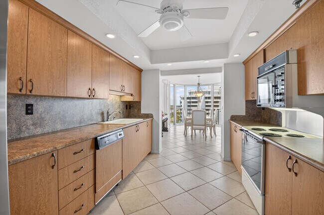 Building Photo - 2917 S Ocean Blvd