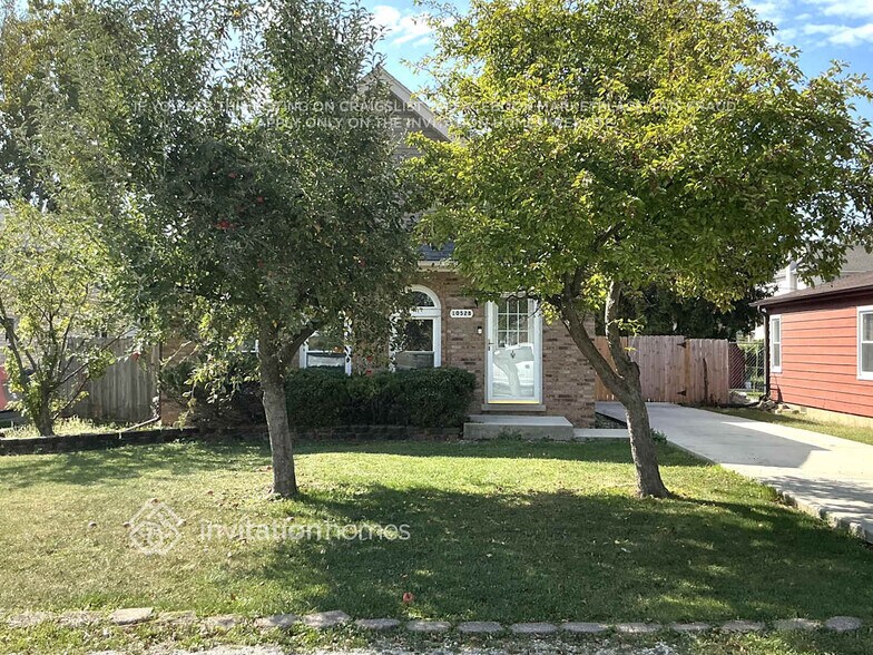 Building Photo - 10528 S 83rd Ave