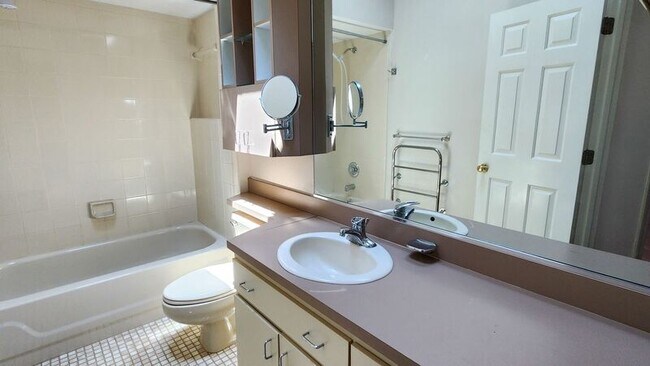 Building Photo - 311 W Sabal Palm Pl