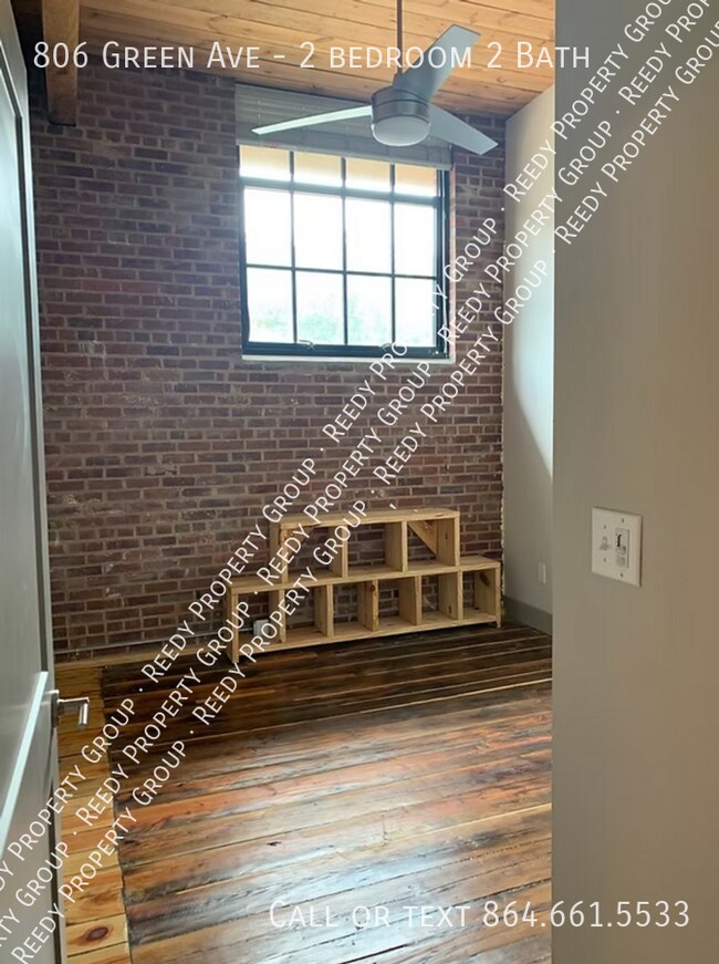 Building Photo - 806 Green Ave