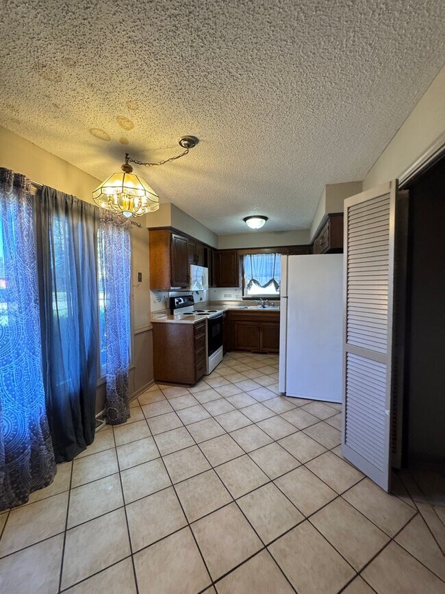 Building Photo - 1410-1410 E Camino Alto St