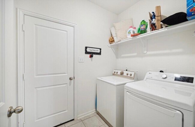Building Photo - 8711 Willet St