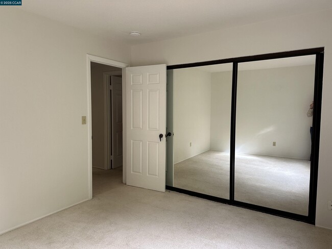 Building Photo - 224 Lasso Cir