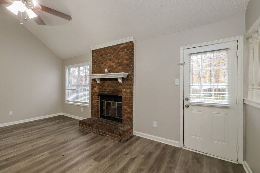 Building Photo - 5733 Crievewood Dr