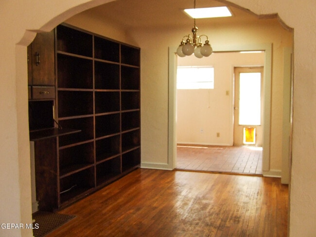 Building Photo - 412 E Baltimore Dr