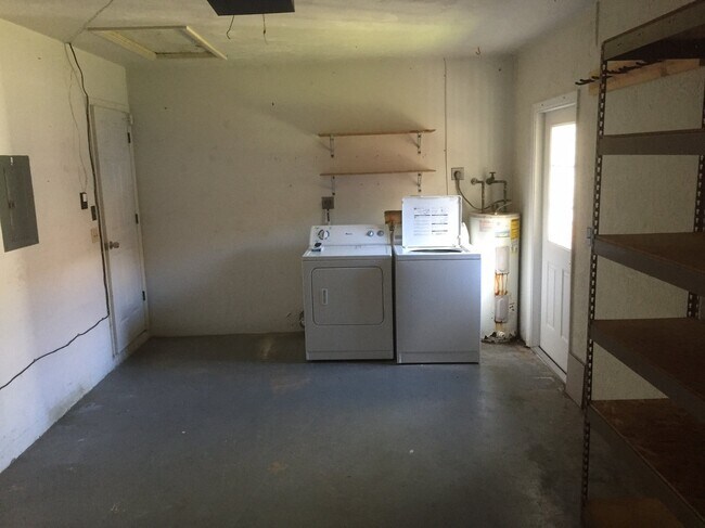 Building Photo - 703 110th Ave N