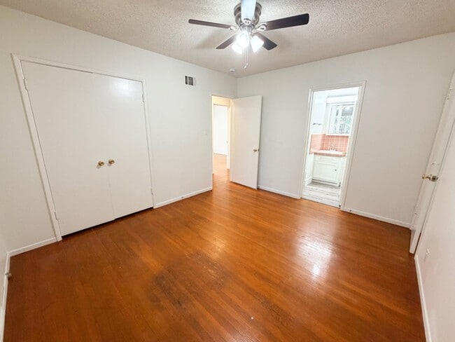 Building Photo - 4 Bdrm/2 Bath Home w/Garage and Yard in Fu...
