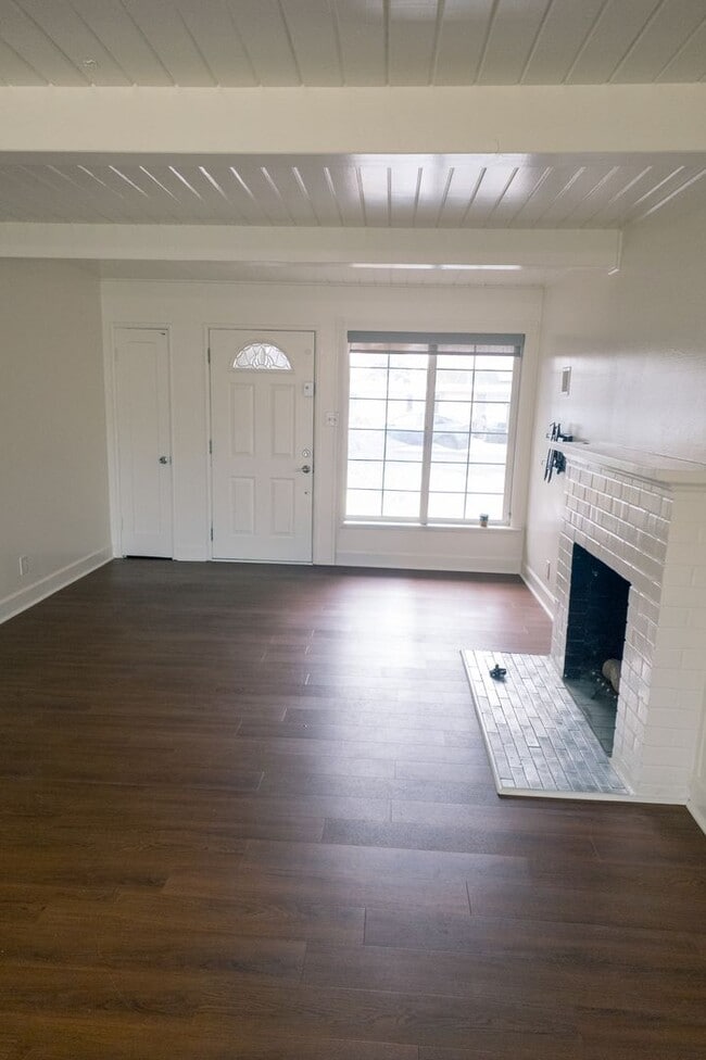 Building Photo - Menlo Park 3BR Home Near Meta, Dumbarton Bridge & Stanford – Large Yard + W/D