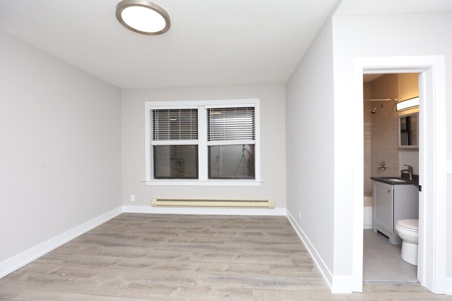 Building Photo - 4551 N Damen Ave