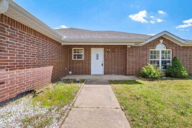 Building Photo - 3 Bed, 2 Bath Home Near Osage Park & Walma...