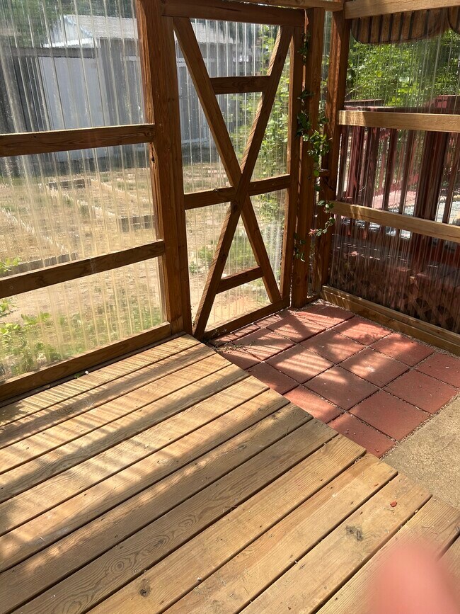 Building Photo - 1618 Querida Dr