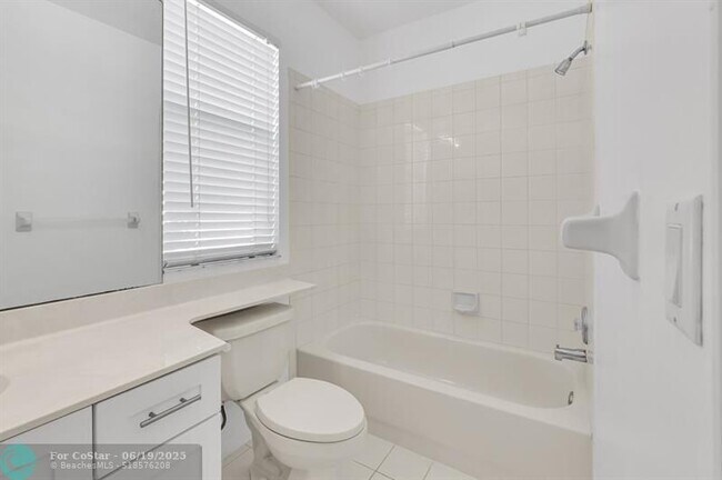 Building Photo - 9631 Orchid Grove Trail