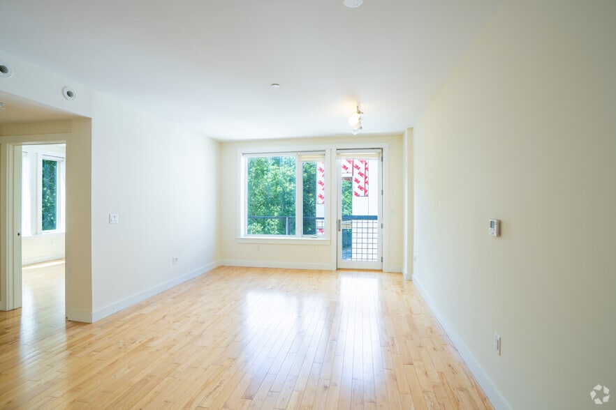 3 BR, 2 BA - Living Room - 1218SF - 603 Concord