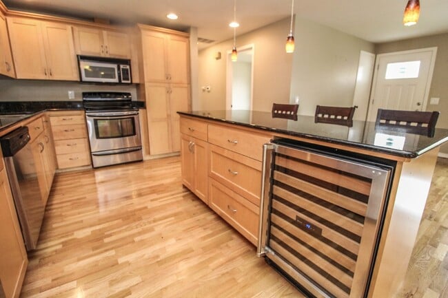 Building Photo - Coming Soon! Very well maintained home wit...
