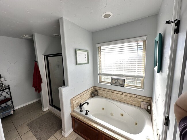 Building Photo - 1205 Alma Dr