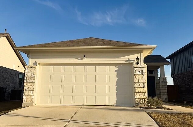 Building Photo - 115 Goosewinged Dr