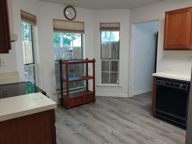 Building Photo - 525 Longwood Ln