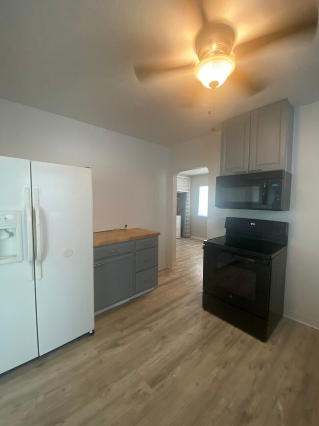 Building Photo - 1136 J St