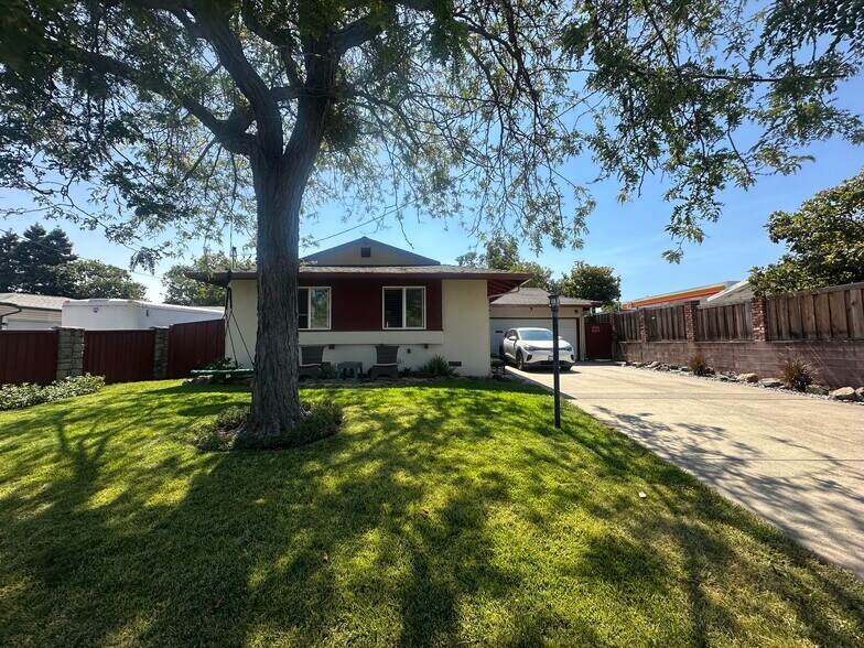 Building Photo - 3412 Flamingo Dr