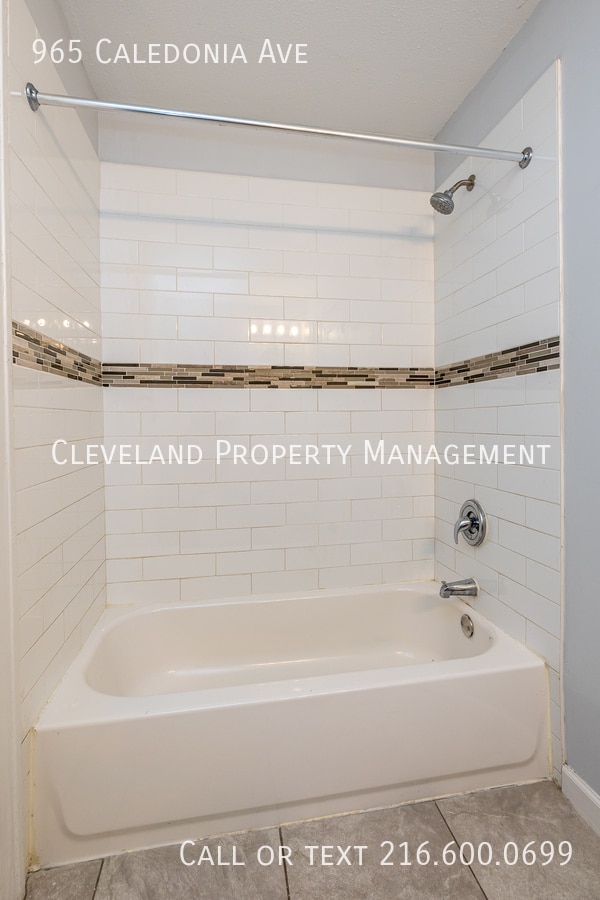 Building Photo - 965 Caledonia Ave