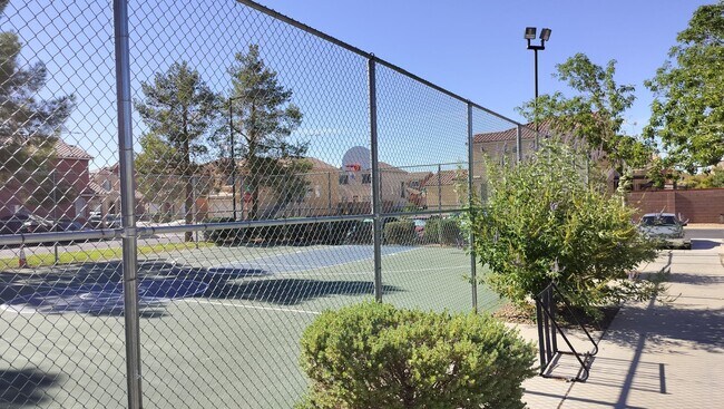 Building Photo - Spacious 4-Bedroom in Gated Copper Creek w...