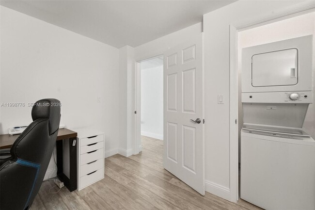 Building Photo - 1900 N Bayshore Dr