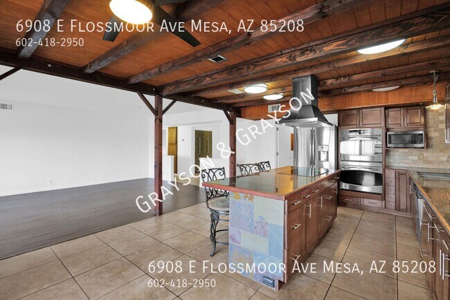 Building Photo - Stunning Two-Bedroom Home Ready for Immediate Move-In!