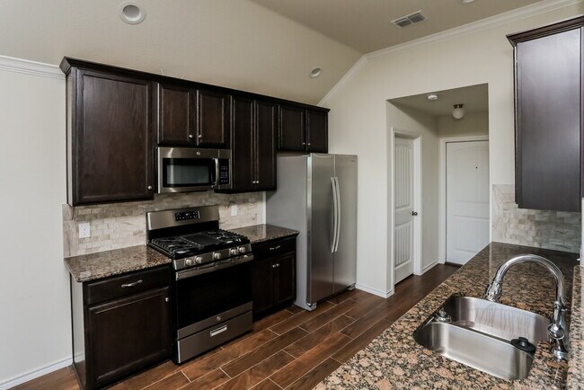 Building Photo - 605 Long Prairie Dr