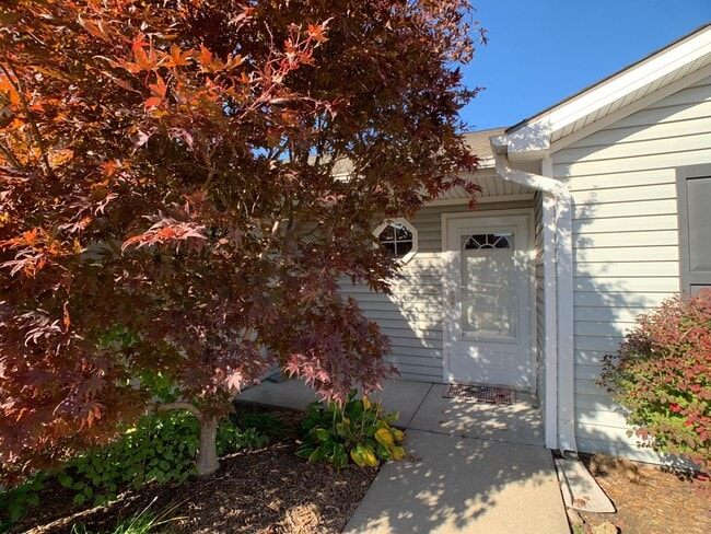 Building Photo - WEST SIDE OF MANHATTAN! FENCED BACKYARD!