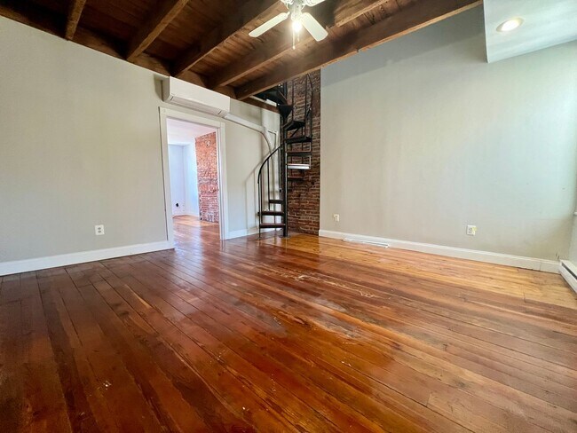 Building Photo - 713 S 2nd St