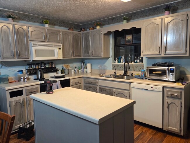 Building Photo - 116 Hidden Valley Dr