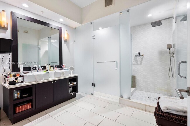 Building Photo - 5300 NW 87th Ave