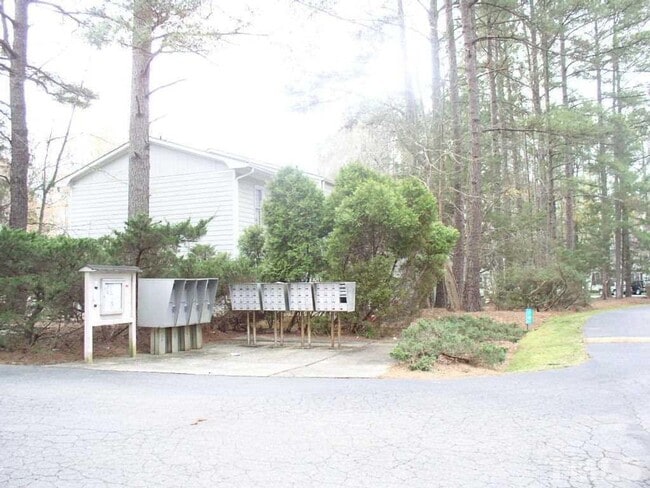 Building Photo - Carrboro / Brighton Sq. Apt. AVAILABLE