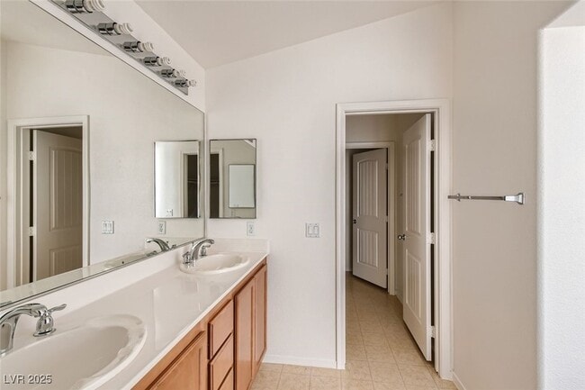 Building Photo - 3645 Lakeside Villas Ave