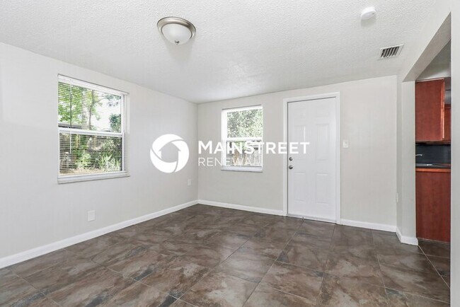 Building Photo - 3 Bedroom Pet-Friendly Home in Port Richey, FL with Main Street Renewal