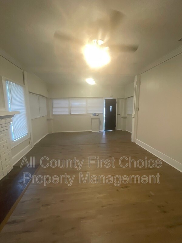 Building Photo - 1111 James Ave S