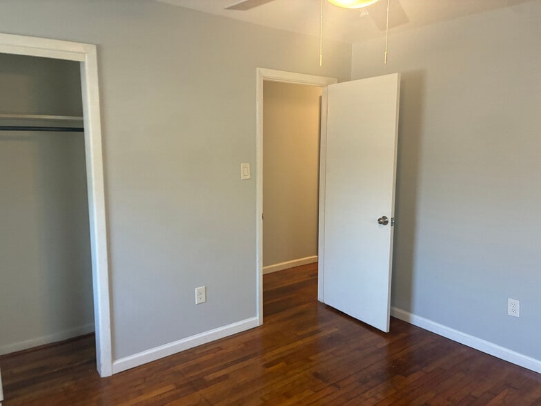 Building Photo - Room in Duplex on Union Rd SW