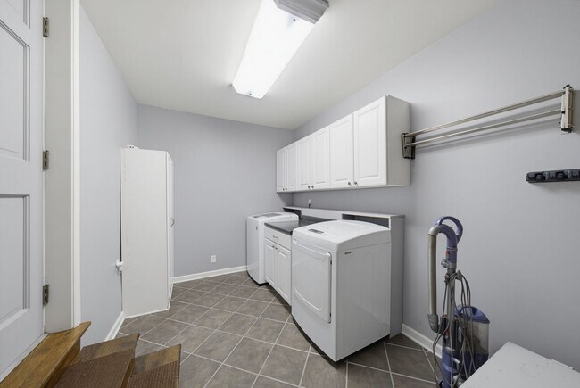 Building Photo - 1003 Manchester Dr