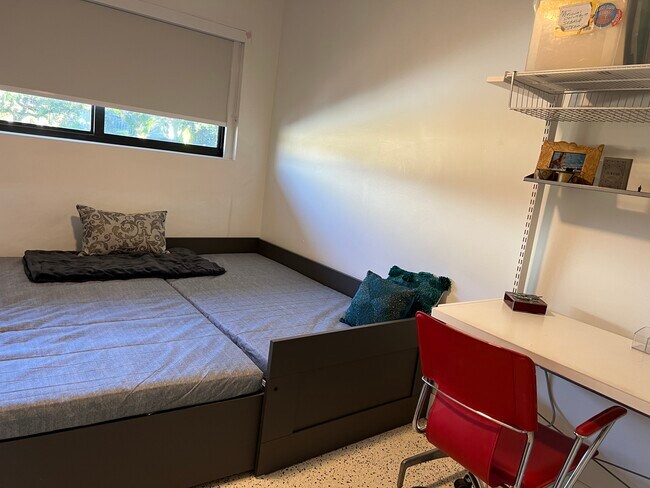 Building Photo - 425 NE 103rd St