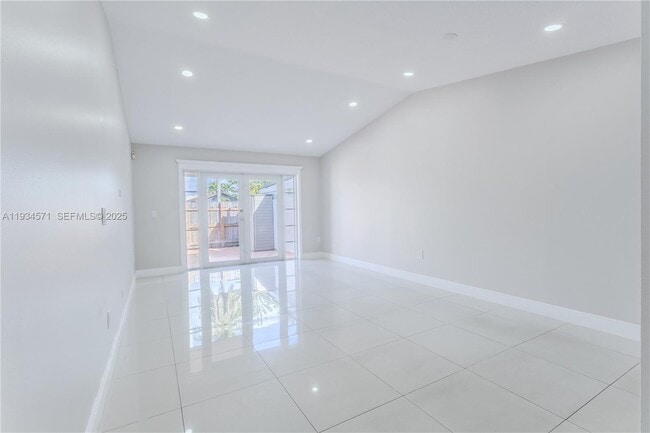 Building Photo - 5145 SW 140th Pl