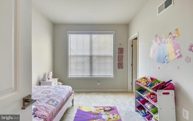 Building Photo - 23225 Milltown Knoll Square